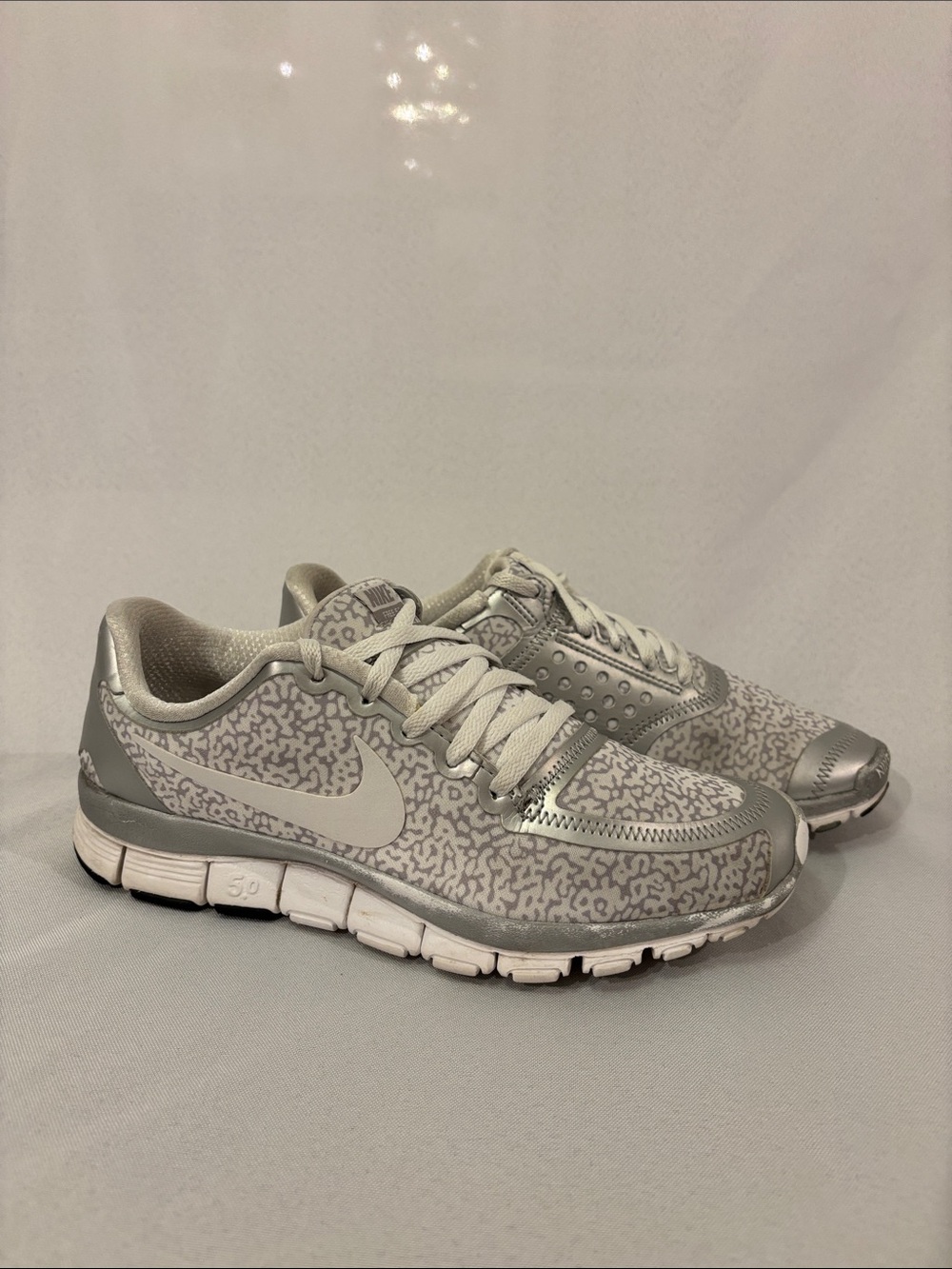 Nike Women’s Silver Patterned Athletic Sneakers